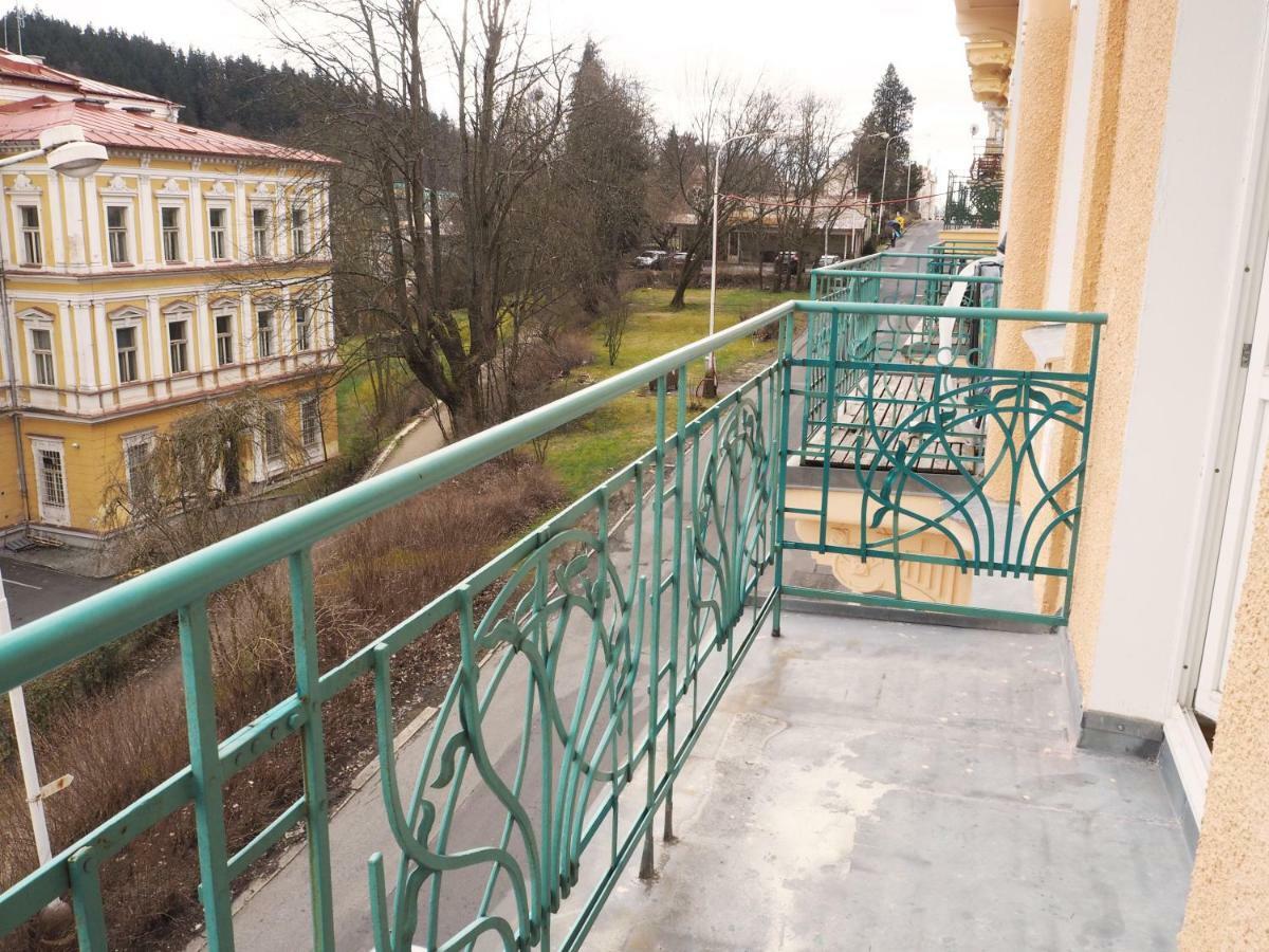 Balconies Above Colonnade Apartments Mariánské Lázně Exteriér fotografie